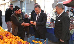 Eskişehir Valisi Aksoy, Semt Pazarında Esnafla Buluştu