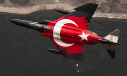 Eskişehir Osmangazi Üniversitesi'nden  Sanatsal Kutlama: F-4E Phantom II Bayrağımızı  Semalara Çıkardı