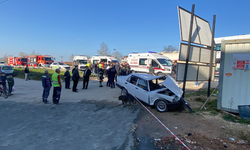 Kocaeli’nde Tırla Çarpışan Otomobil Hurdaya Döndü: 4’ü Çocuk 6 Kişi Yaralandı