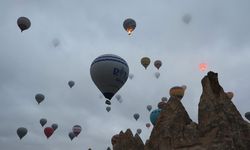 2025'in İlk Güneşinin Doğuşunu Sıcak Hava Balonlarından İzlediler