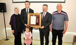 Eskişehir’de Gazi Polise Devlet Övünç Madalyasını Vali Aksoy Takdim Etti