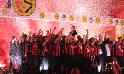 Şampiyon Eskişehirspor Kupasını Coşkuyla Kaldırdı
