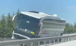 Eskişehir Yolunda Facianın Eşiğinden Dönüldü: Yolcu Otobüsü Refüje Girdi