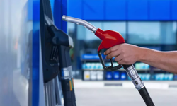 Motorine Gece Yarısı Bir Zam Daha Geldi 50 Lirayı Yine Aştı