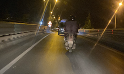 Eskişehir’de Bir Motosikletli Adeta Kazaya Davetiye Çıkardı