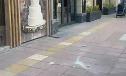 Eskişehir’de Kaldırıma Beton Düştü! Doktorlar Caddesi’nde Tehlike Büyüyor