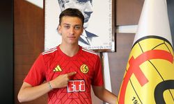 Eskişehirspor 19 Yaşındaki Savunma Oyuncusunu Kadroya Kattı