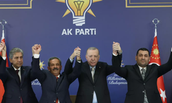 7 Belediye Başkanı AK Partiye Geçti! Cumhurbaşkanı Erdoğan Rozetlerini Taktı