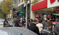 Eskişehir’de TOKİ Başvurusu İçin Vatandaşlar Metrelerce Kuyruk Oluşturdu!