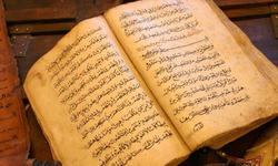 Eskişehir'de Define Avcılarına Operasyon! El Yazması Kuran Ele Geçirildi!