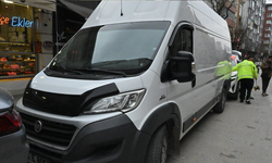 Eskişehir’de Sol Şeritte İndi Kamyonet Ayağını Ezdi