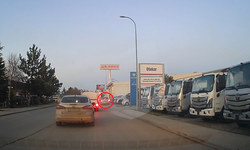 Eskişehir’de Kaldırımı Yola Çeviren Sürücü Tepki Çekti!