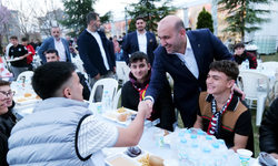 Başkan Albayrak Duyurdu! Eskişehir’de 1900 Kişilik İftar Çadırı Kuruldu!