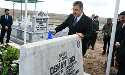 Eskişehir Valisi Yılmaz'dan Şehit Kabrine Anlamlı Ziyaret!