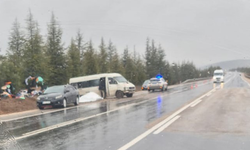 Eskişehir Yolunda Minibüs Şarampole Savruldu!