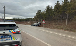 Eskişehir’de Kaygan Zeminde Kontrolden Çıkan Araç Ters Döndü