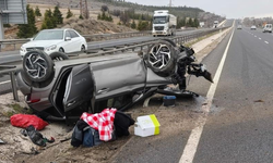 Eskişehir’de Takla Atan Araçtaki 2 Kişi Kıl Payı Kurtuldu!