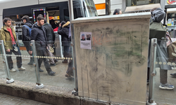 Eskişehir'de Tramvay Durağına Asılan Yazı Yüzleri Güldürdü!