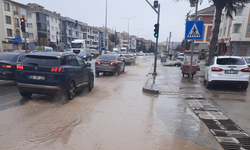 Eskişehir’de Yağmur Nedeniyle Caddeler Göle Döndü!