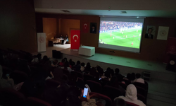 Eskişehir’de Öğrenciler Milli Maçı Dev Ekrandan Takip Etti!