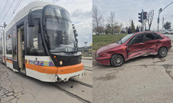 Eskişehir’de Otomobille Tramvay Çarpıştı: Yaralılar Var!