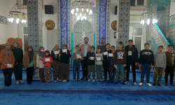 Eskişehir’de Son Teravih Namazında Çocuklara Anlamlı Hediye!