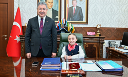 Eskişehir Valisi Yılmaz Makamını Minik Valiye Devretti!
