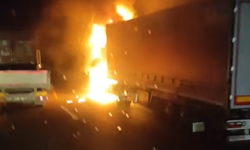 Eskişehir Yolunda Seyir Halindeki Tır Aniden Alev Aldı!