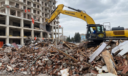 Eskişehir'de Çöken İş Yerinin Yanındaki Yapı Yıkıldı!