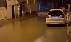 Eskişehir’de Etkili Olan Yağışla Sokaklar Adeta Göle Döndü!