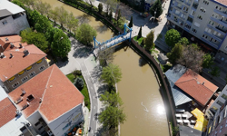 Eskişehir’de Porsuk’un Rengini Gören Turistler Şaşkına Döndü