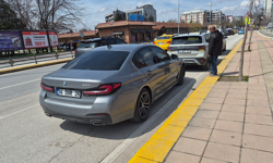 Eskişehir’de Yaya Geçidi Önündeki Kaza Ucuz Atlatıldı!