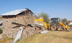 Köyde Bahçesinde Evi Olanlara Kötü Haber! Tek Tek Yıkılacak
