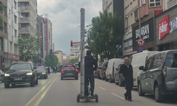 Eskişehir’de Pes Dedirten Görüntü! Scooterla Merdiven Taşıdı