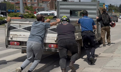 Eskişehir’de Yolda Kalan Kamyonet İçin Polis ve Vatandaşlar Seferber Oldu!