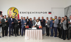 Başkan Ünlüce’den Kuruluş Yıl Dönümünde Eskişehirspor’a Ziyaret!