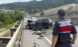 Eskişehir Yolunda Otomobil Tıra Çarptı! 2 Yaralı