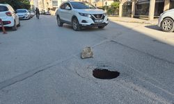 Eskişehir'de Çöken Yol Adeta Kazalara Davetiye Çıkarıyor!