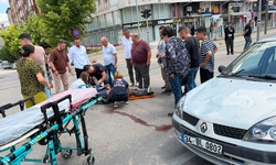 Eskişehir’de Motosikletle Otomobilin Çarpıştığı Feci Kazada Kurye Yaralandı!