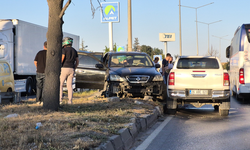 Eskişehir Çevre Yolunda Çarpışma! Otomobil Refüje Savruldu