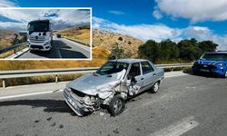 Eskişehir Yolunda Karşı Şeride Geçen Kamyon Otomobili Adeta Biçti!