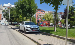 Eskişehir’de Kaldırıma Park Eden Sürücü Tepki Çekti!