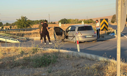 Eskişehir’de Kavşakta İki Araç Birbirine Girdi! 3 Yaralı