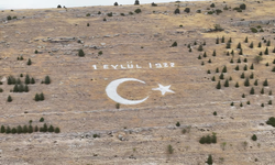 Eskişehir’deki Dev Ay Yıldız Saatler Süren Çalışmayla Yenilendi!