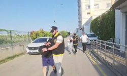 Kan Donduran Olay! Genç Adamı Bıçakla Katledip Yanında Oturmaya Devam Ettiler!