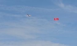 Dev Model Uçağın Taşıdığı Türk Bayrağı Eskişehir Semalarını Süsledi!
