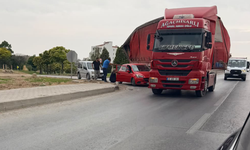 Eskişehir'de Otomobil Tırın Altında Kalmaktan Son Anda Kurtuldu!