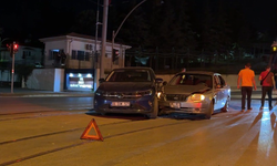 Eskişehir’de İki Otomobilin Çarpıştığı Kazada 2 Kişi Yaralandı!