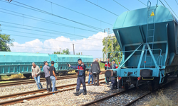 Eskişehir’de Vagonun Üzerine Çıkan Baba ve Oğul Elektrik Akımına Kapıldı!