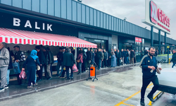 Eskişehir XL Gross’ta Palamut İzdihamı! Metrelerce Kuyruk Oluştu!